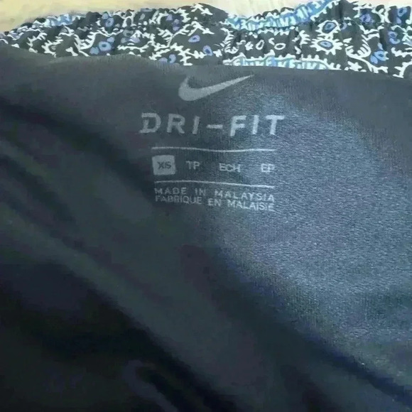 Women’s Nike Navy Paisley Shorts size XS - Picture 3 of 3